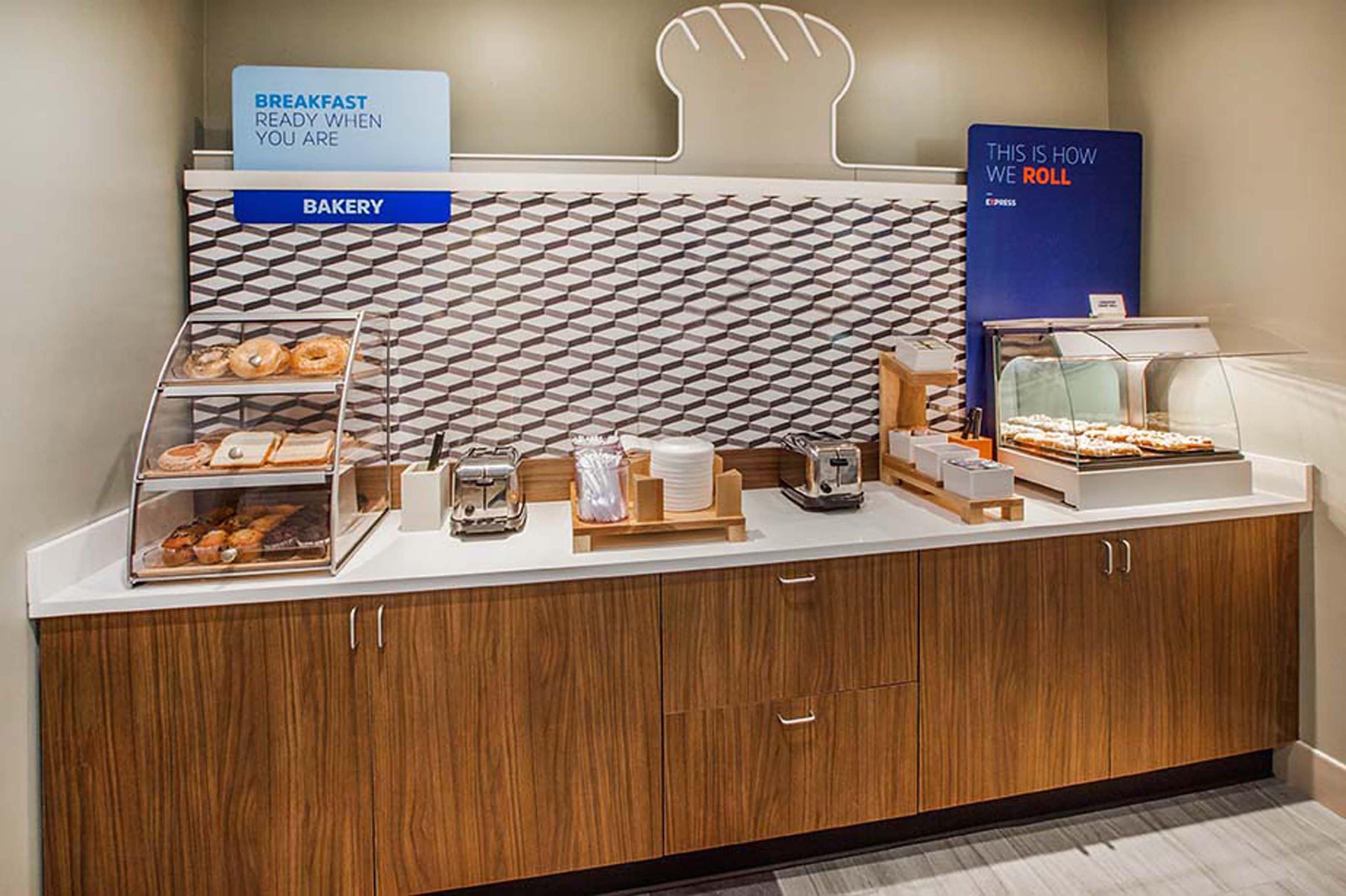 Holiday Inn Express & Suites Bloomington West By Ihg Eksteriør billede